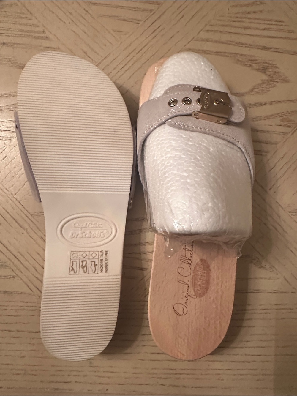 Dr.Scholl’s White Textured Leather Slide Clogs with Metallic Accent - Picture 4 of 8